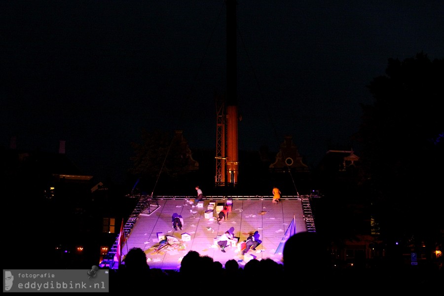 2013-07-04 Wired Aerial Theatre - As The World Tipped (Deventer Op Stelten) 009